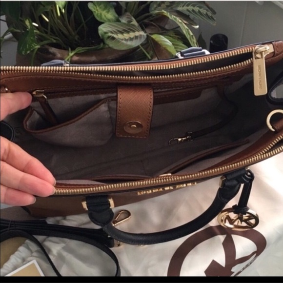 👜Authentic! Vintage MK classic bag great size for everyday bag excellent. - Picture 4 of 10